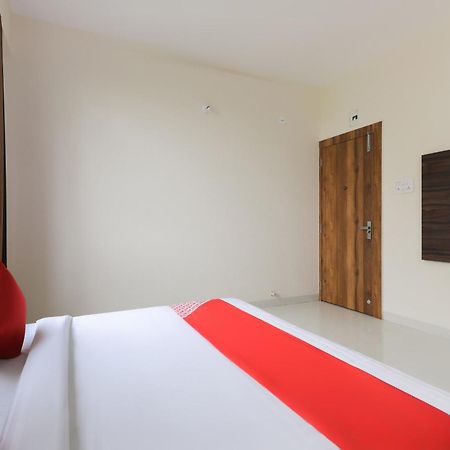 Hotel O La Flora Индаур Экстерьер фото