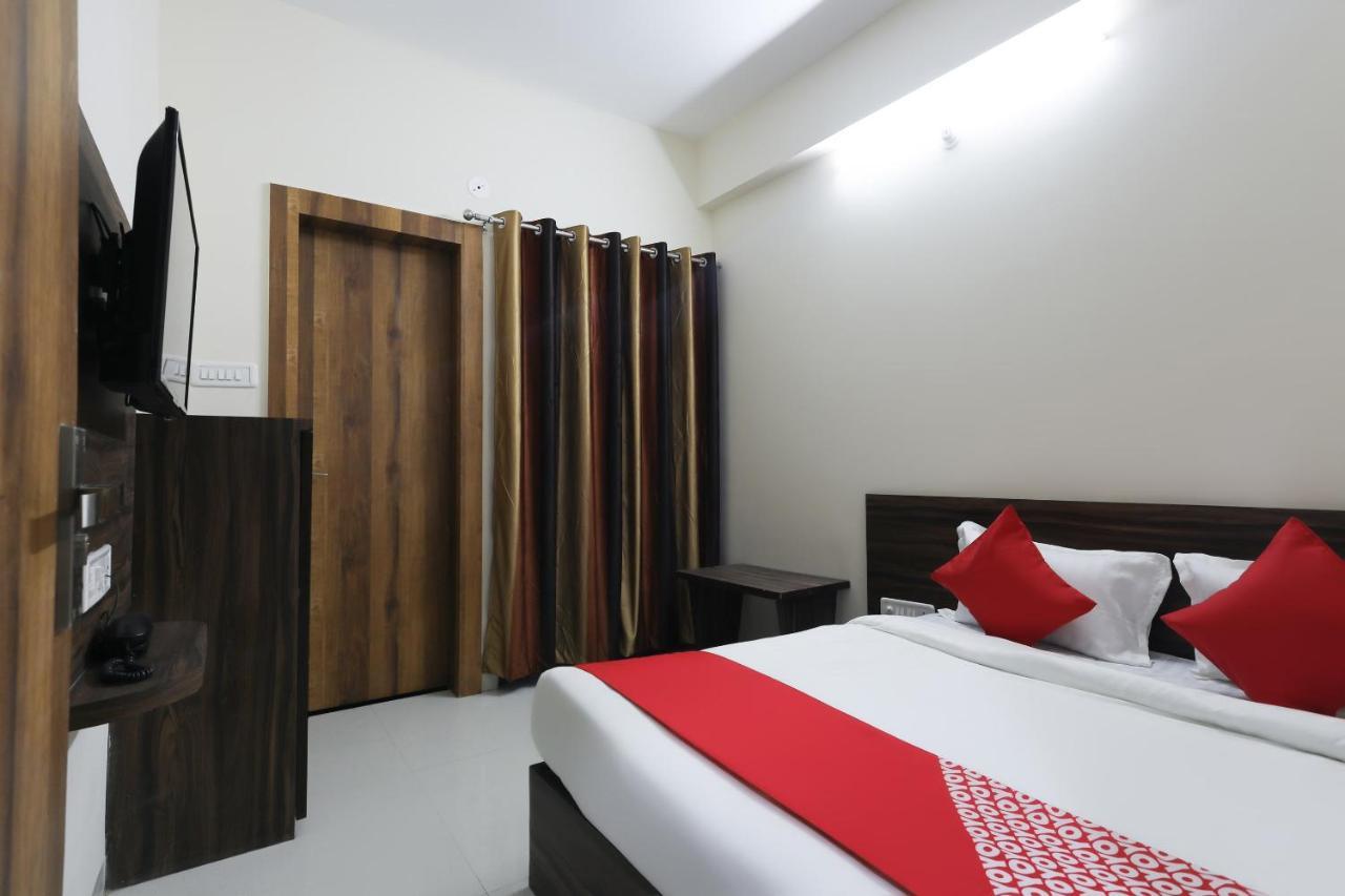 Hotel O La Flora Индаур Экстерьер фото