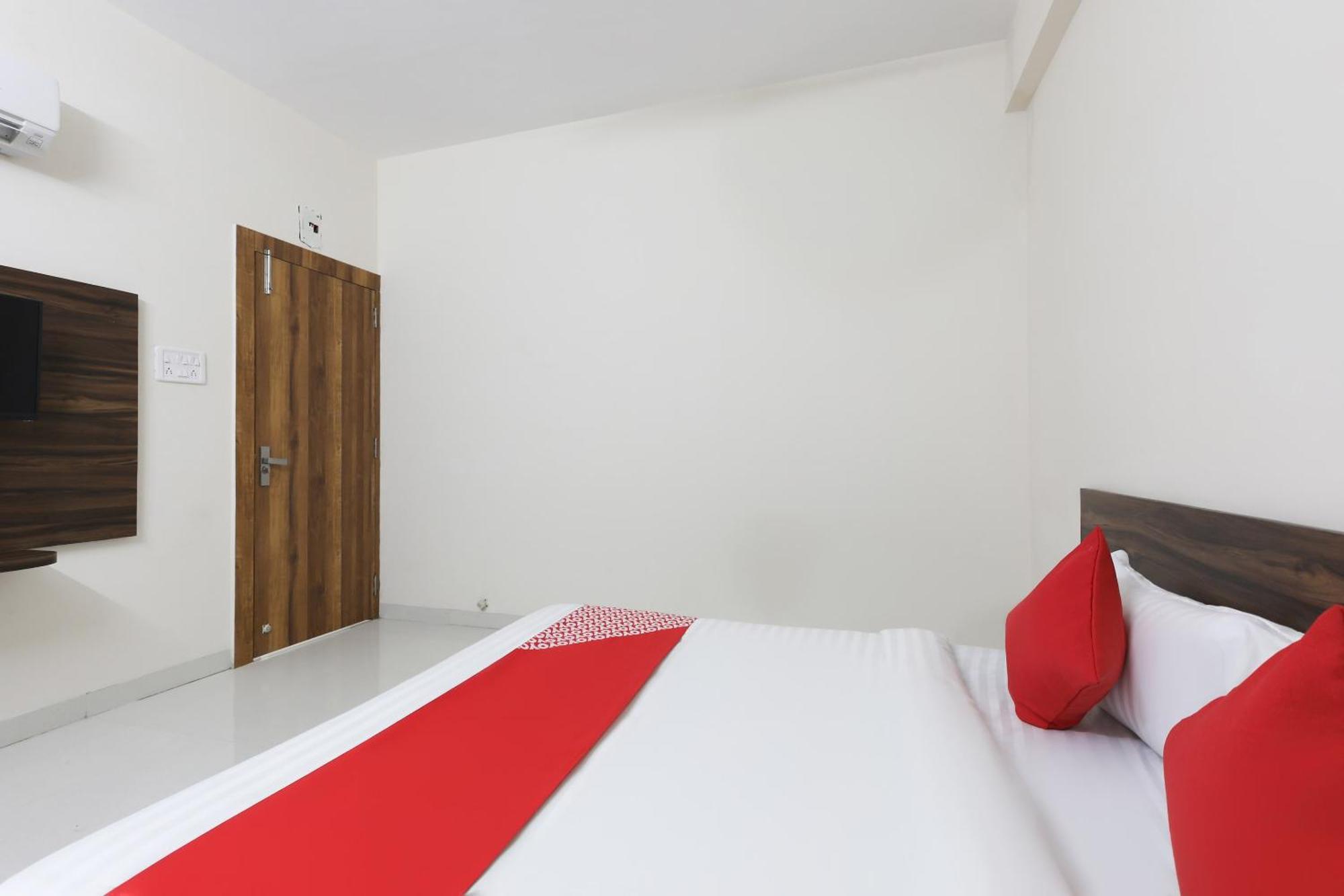 Hotel O La Flora Индаур Экстерьер фото