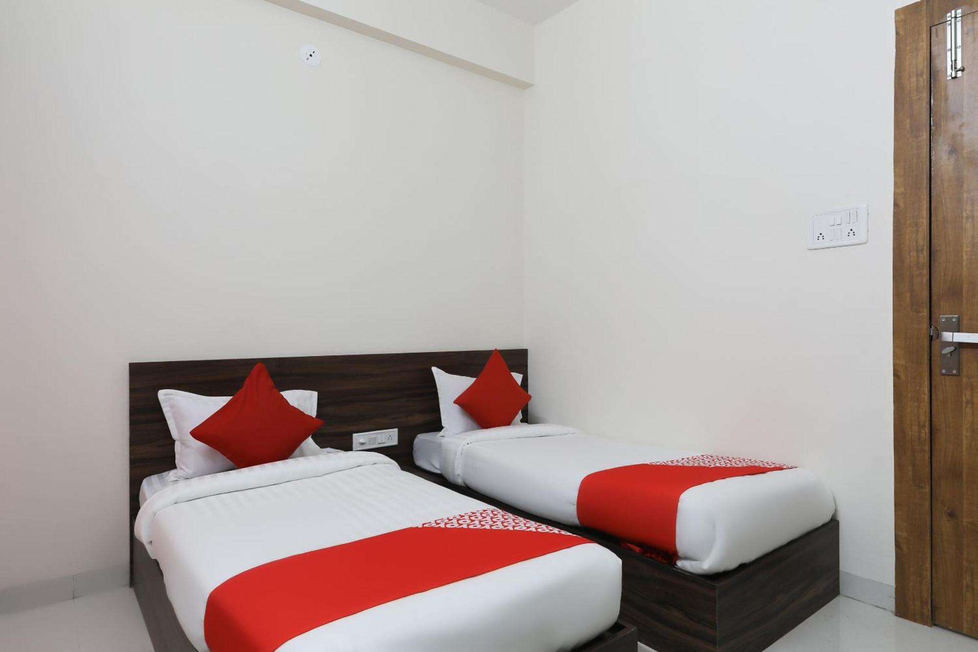 Hotel O La Flora Индаур Экстерьер фото