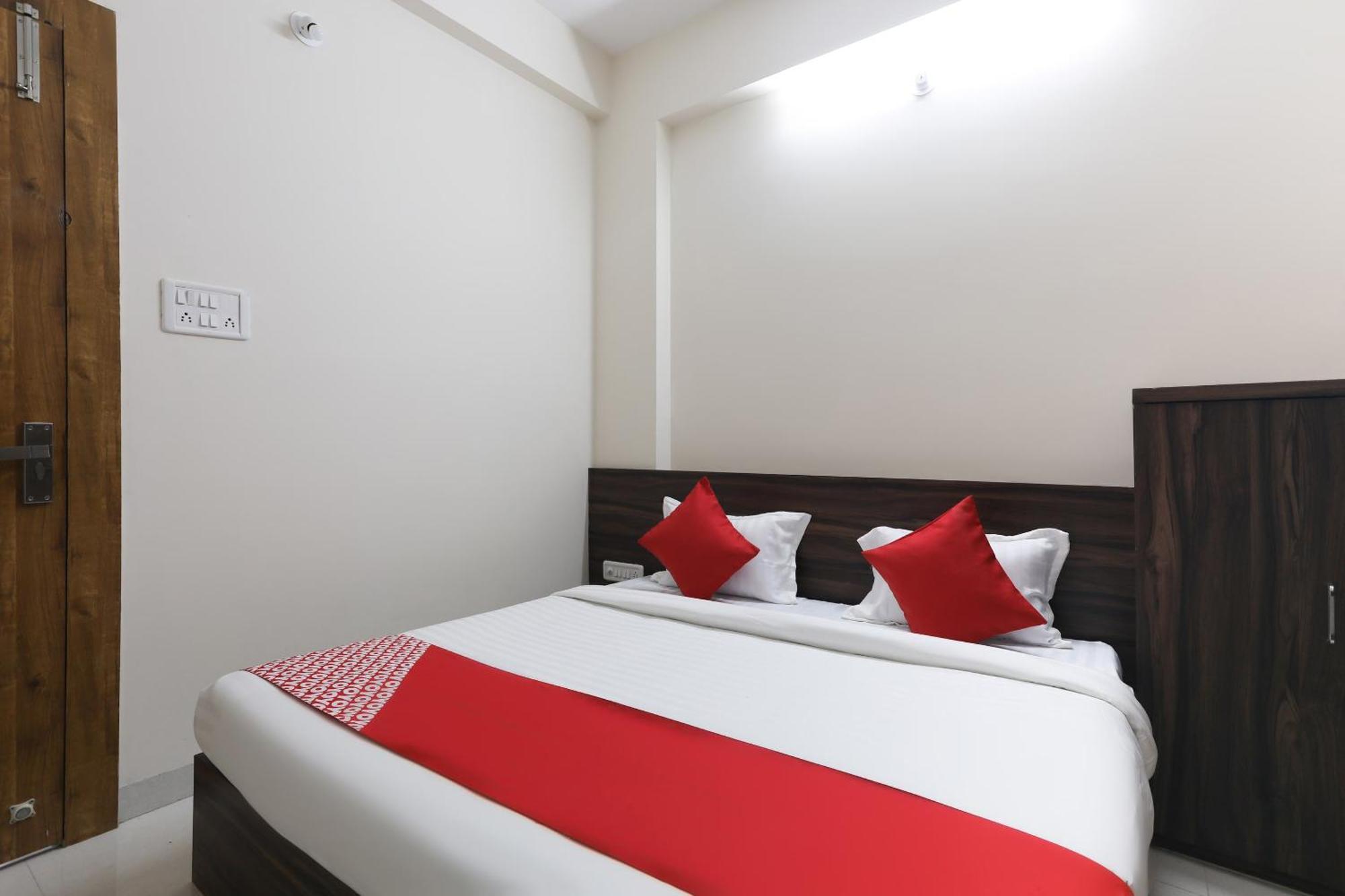 Hotel O La Flora Индаур Экстерьер фото