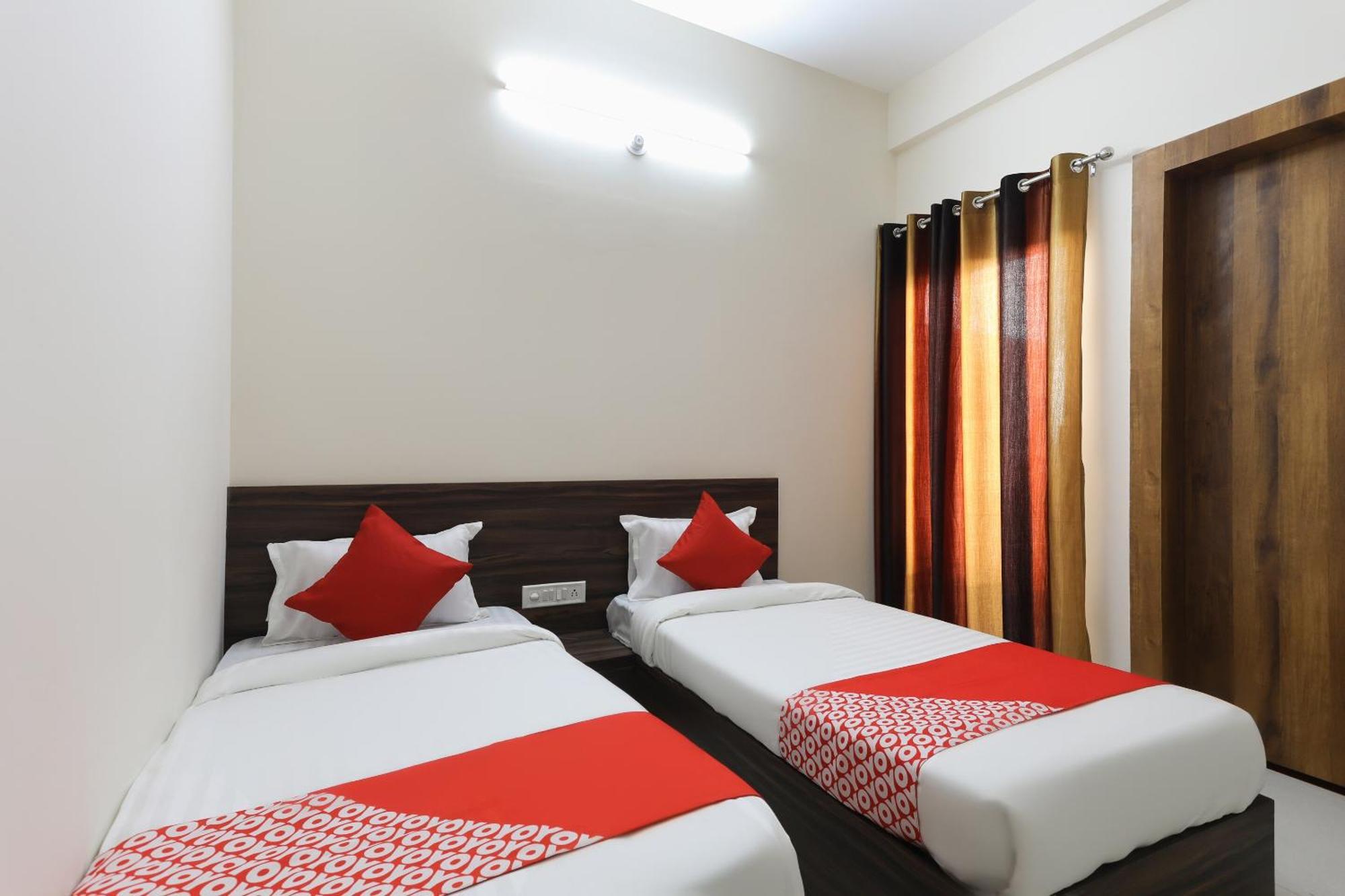 Hotel O La Flora Индаур Экстерьер фото